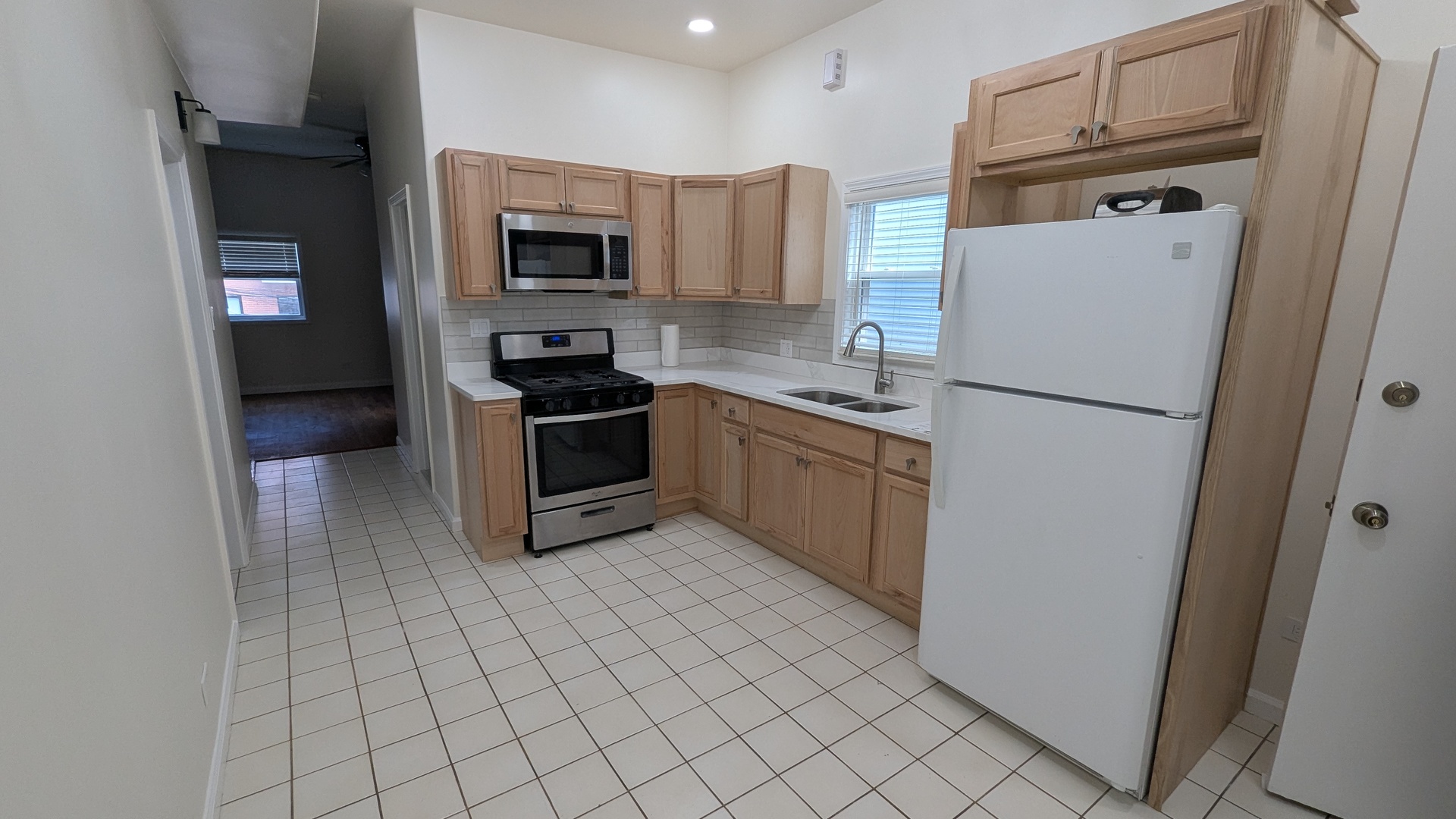 2834 W Fletcher Street 2r Property Photo 4