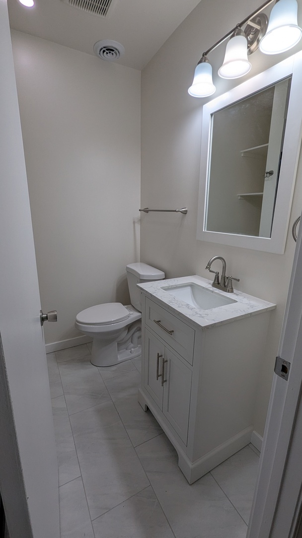 2834 W Fletcher Street 2r Property Photo 8