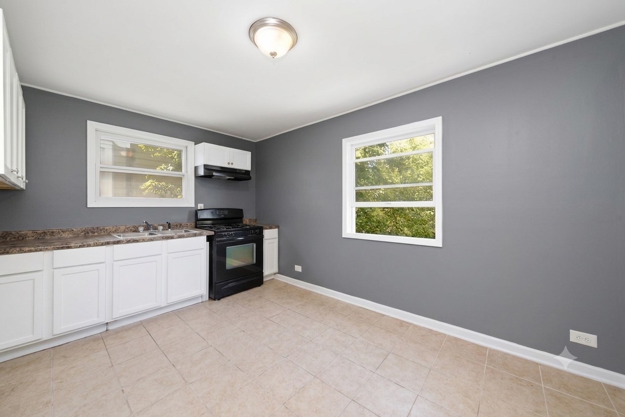12018 S Bishop Street Property Photo 6