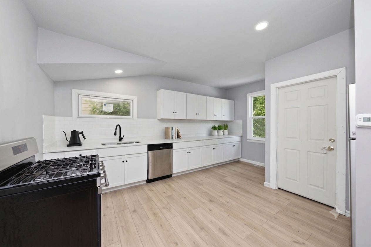 12018 S Bishop Street Property Photo 7