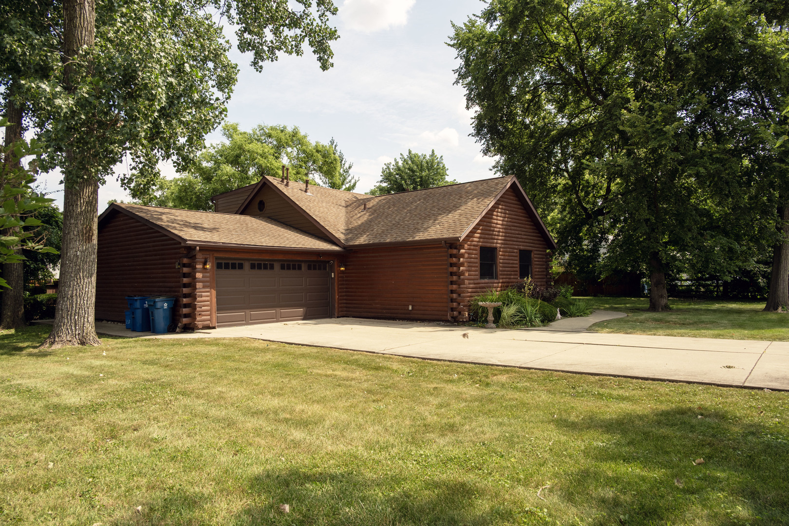 1033 W Wood Street Property Photo 1