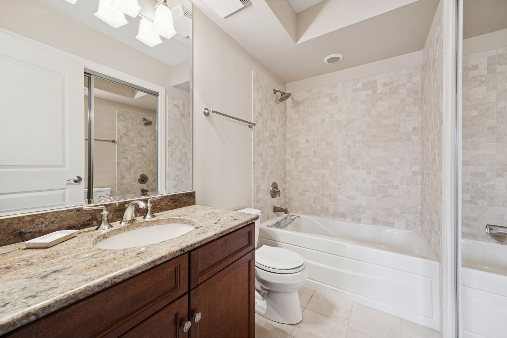 10 E Burlington Street 2b Property Photo 25
