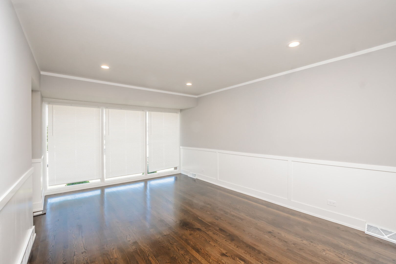 1307 E 88th Street Property Photo 3