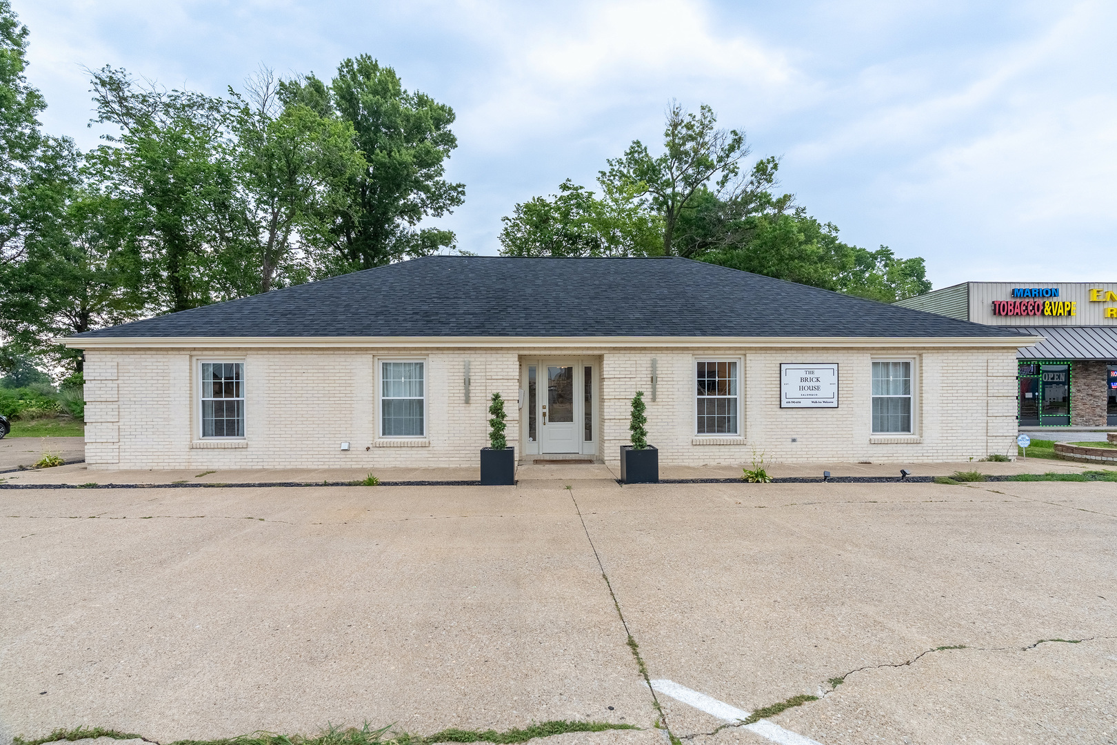 709 N Carbon Street Property Photo 3