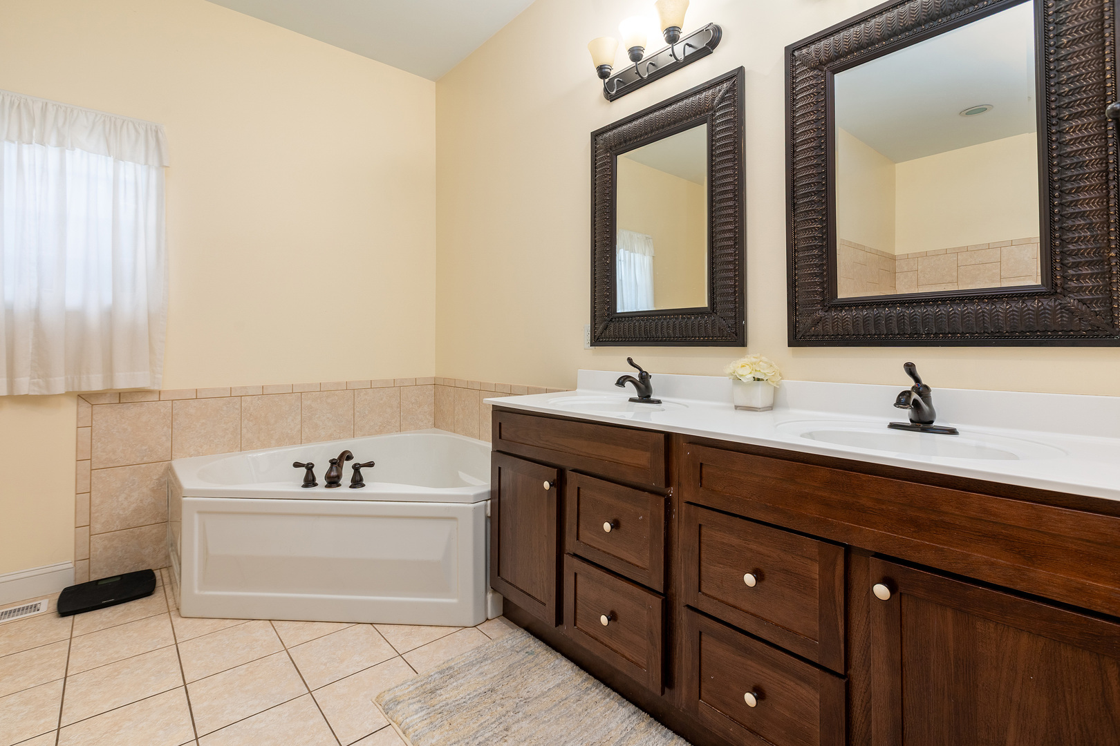 605 Deer Trail Property Photo 16