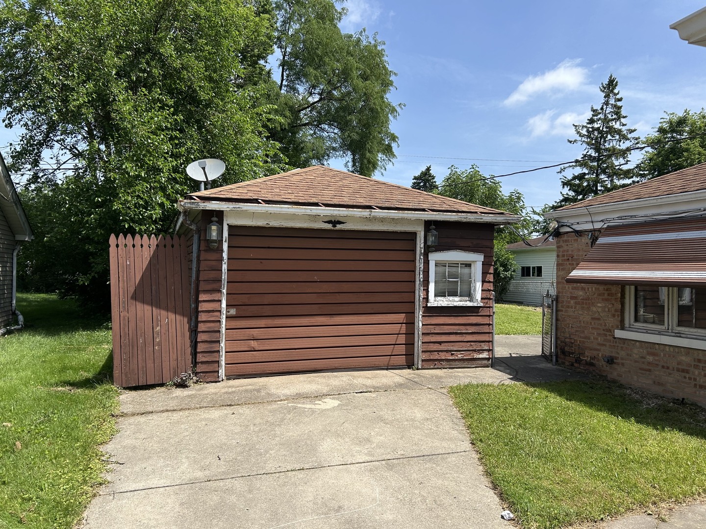 2222 Spruce Road Property Photo 4