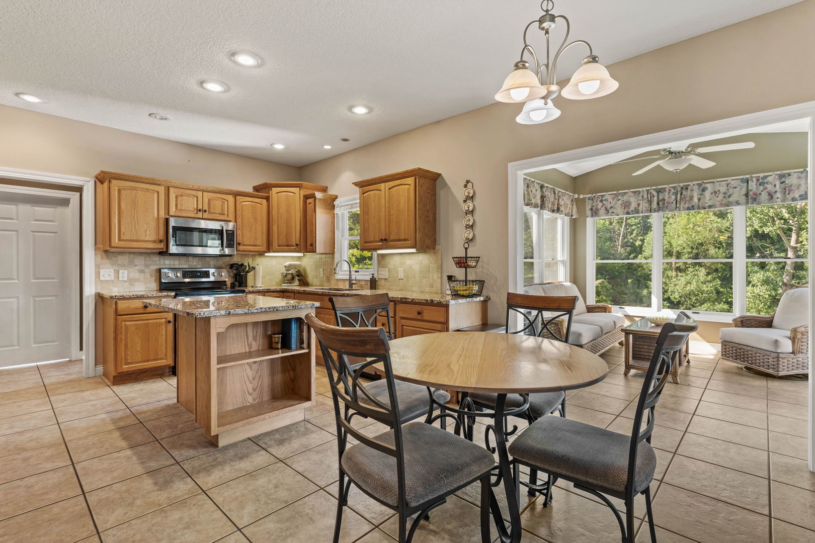 3212 Summertree Avenue Property Photo 14