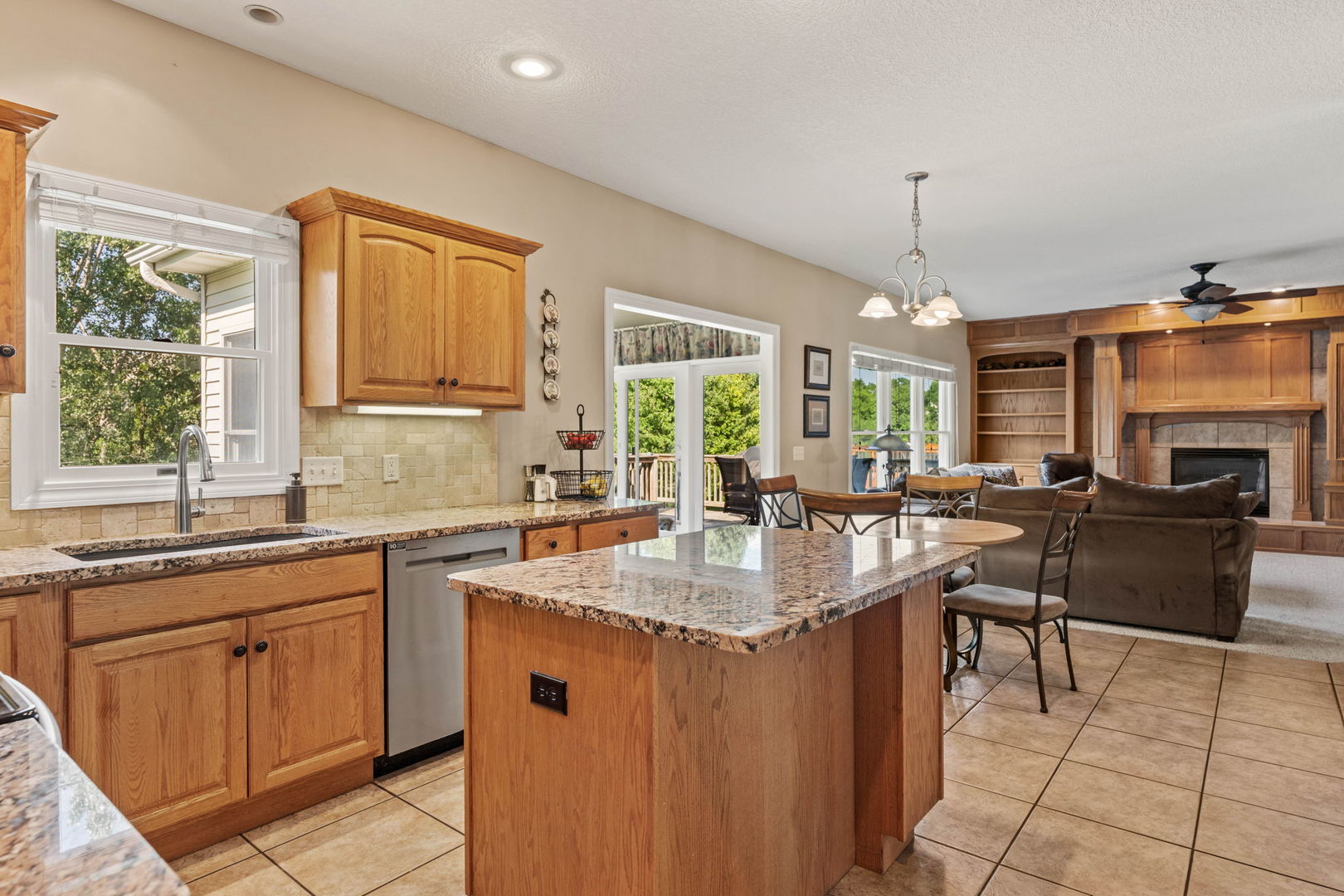3212 Summertree Avenue Property Photo 16
