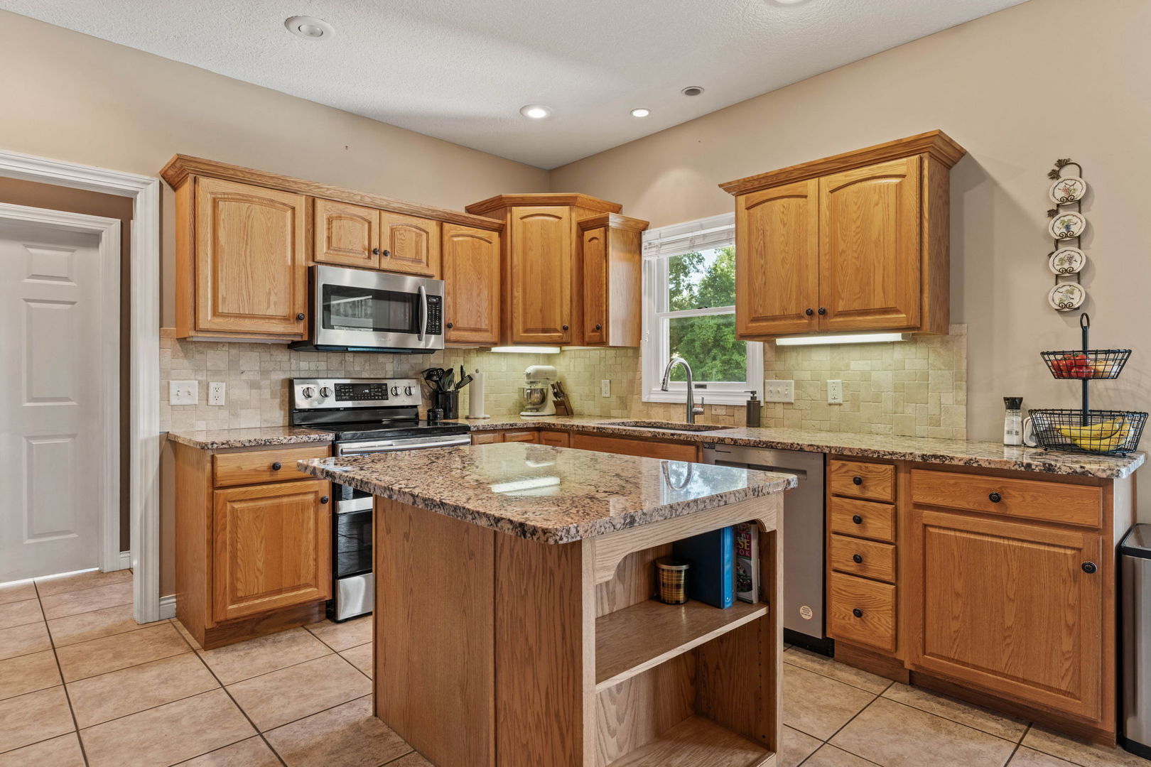 3212 Summertree Avenue Property Photo 17