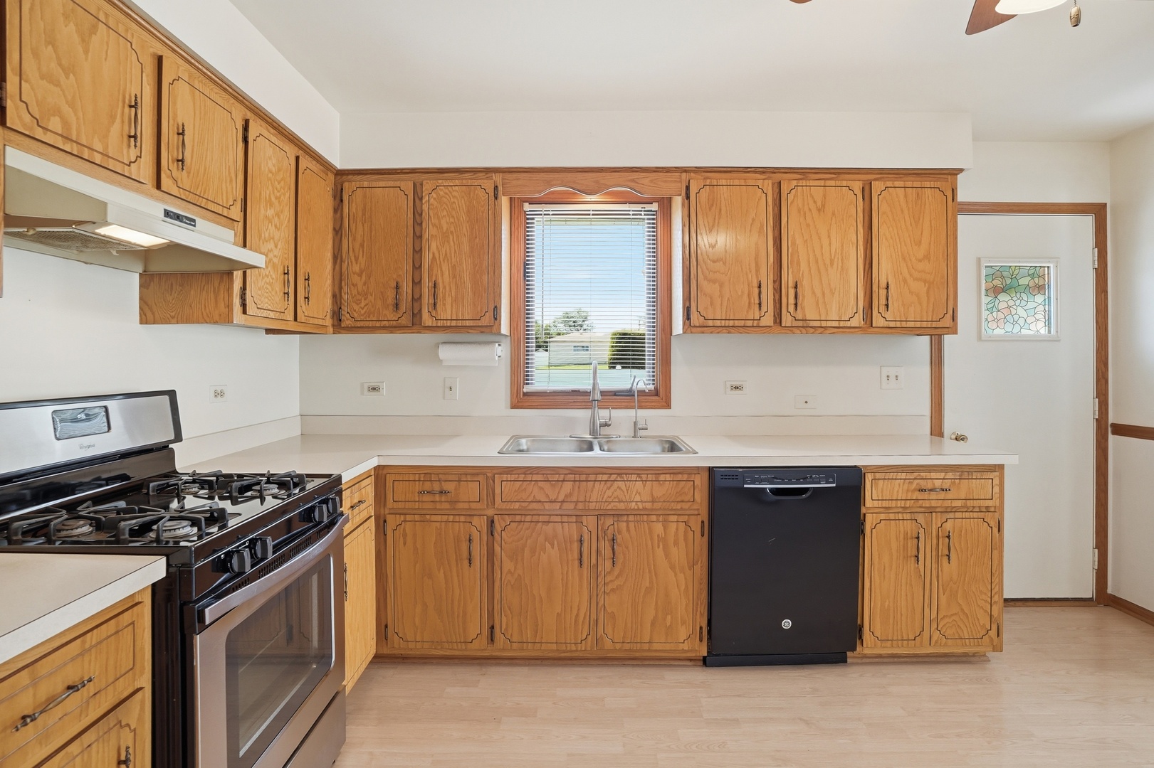 14804 Le Claire Avenue Property Photo 8