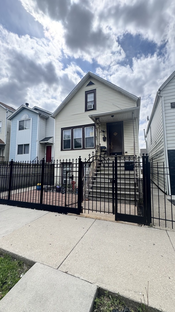 1638 N Campbell Avenue Property Photo 1