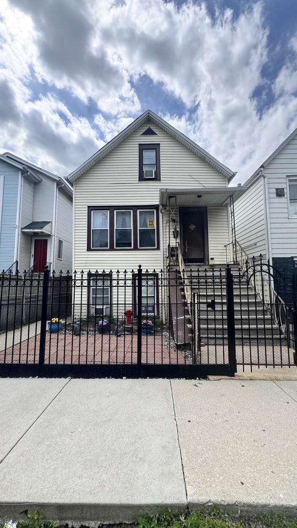 1638 N Campbell Avenue Property Photo 2