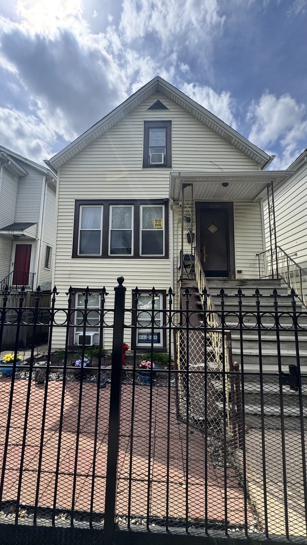 1638 N Campbell Avenue Property Photo 4