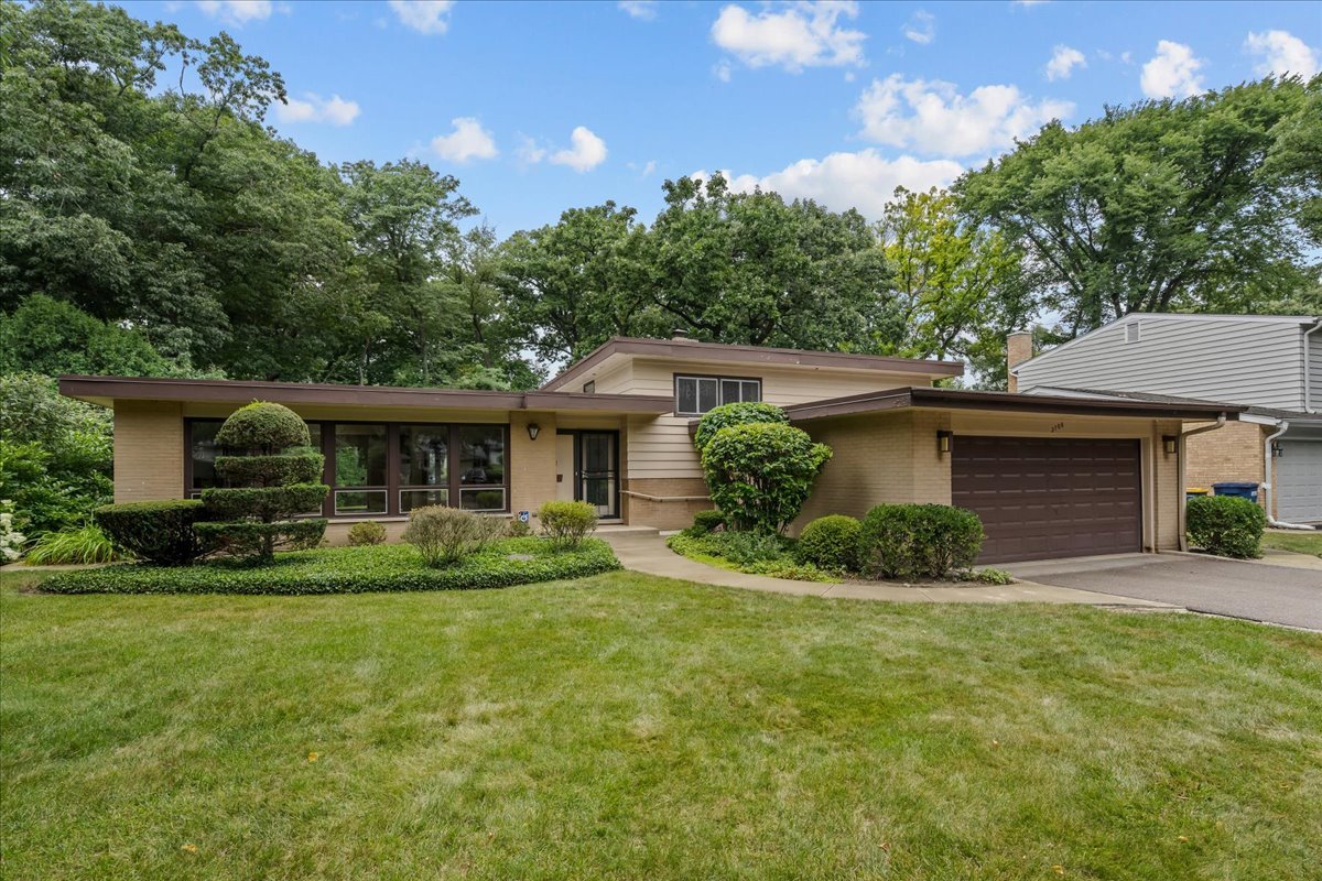 2708 Summit Avenue Property Photo 1