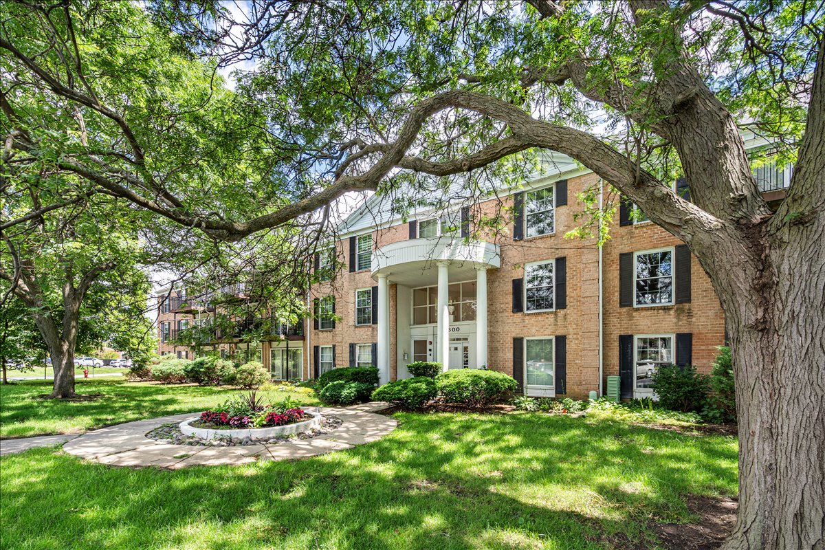 5300 Carriageway Drive 207 Property Photo 3