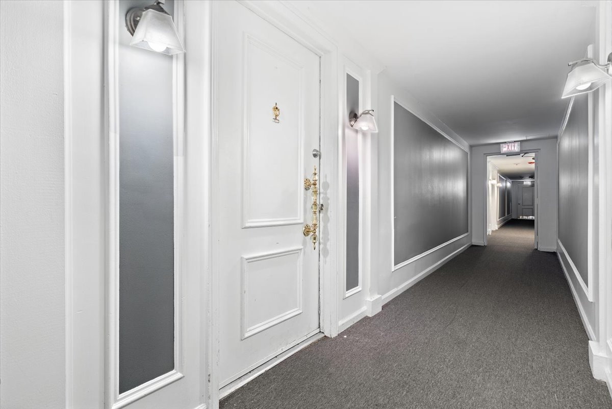 5300 Carriageway Drive 207 Property Photo 5