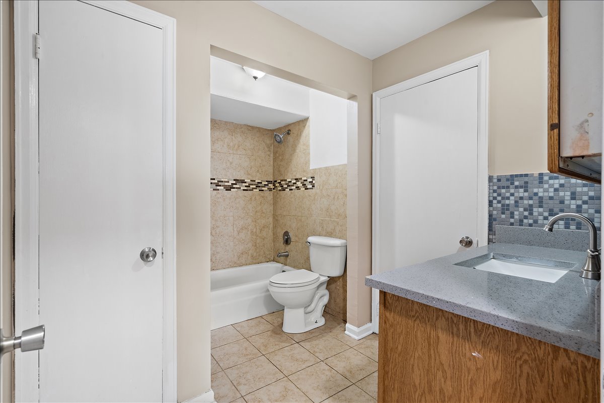 5300 Carriageway Drive 207 Property Photo 31