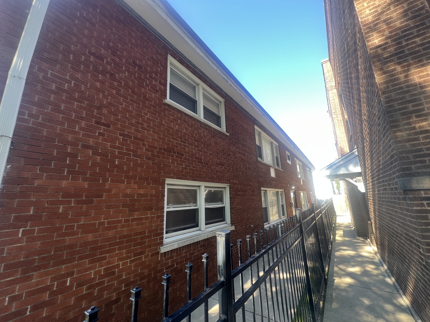 7832 S Cregier Avenue 2e Property Photo 2