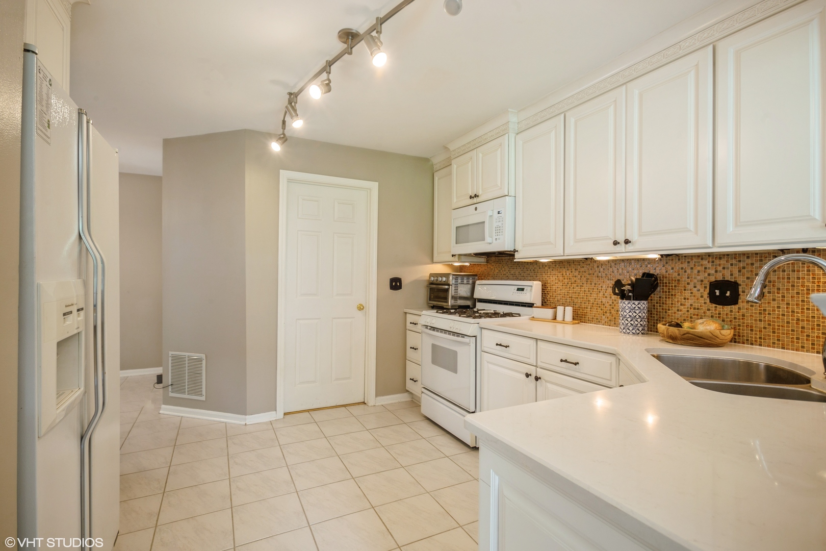707 Clover Hill Court Property Photo 8