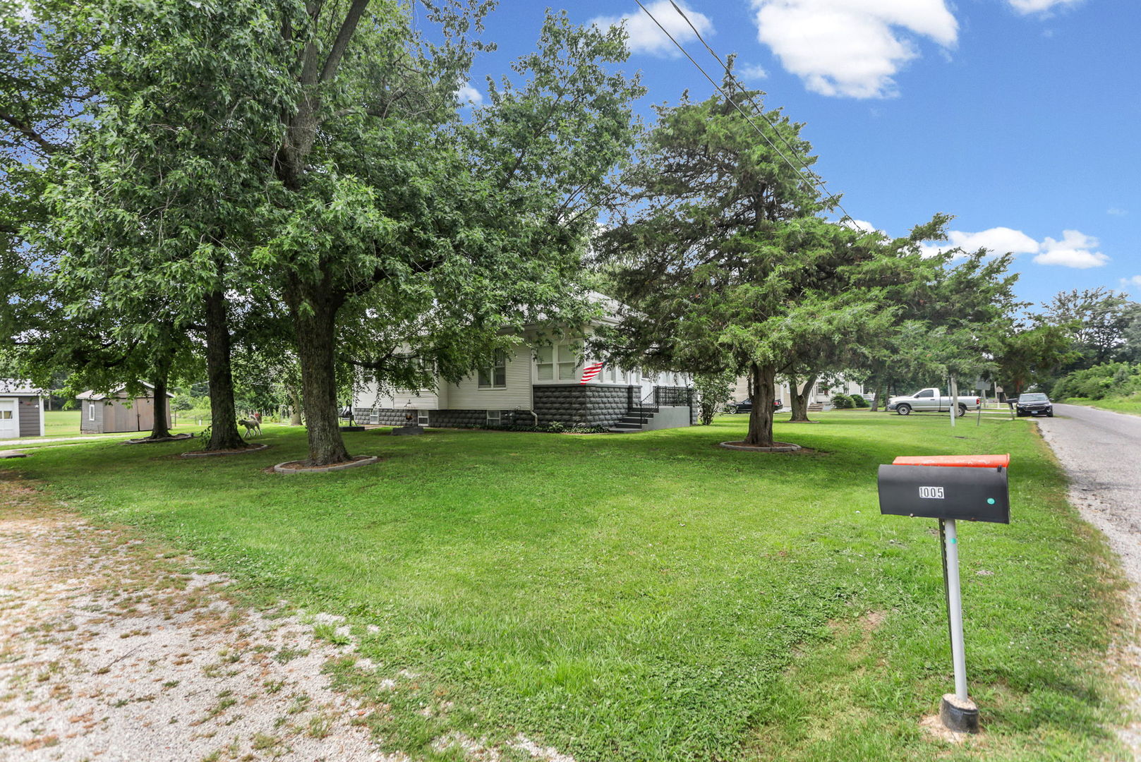 1005 W 7th Street Property Photo 4