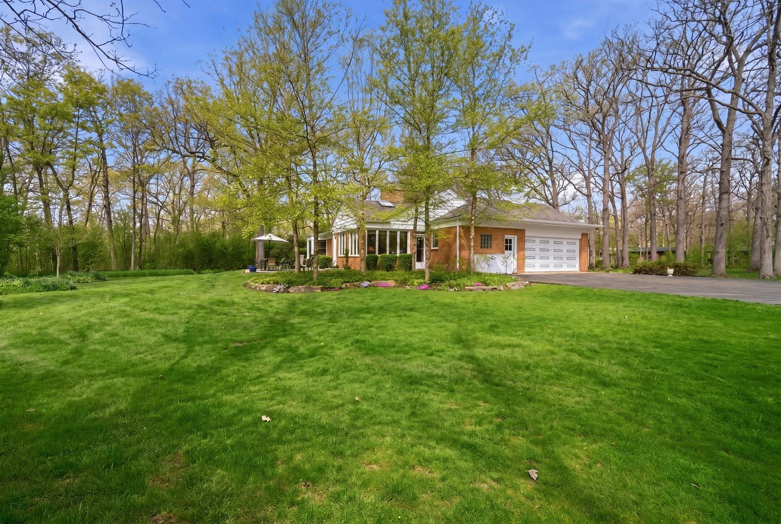 880 Hiawatha Lane Property Photo 2