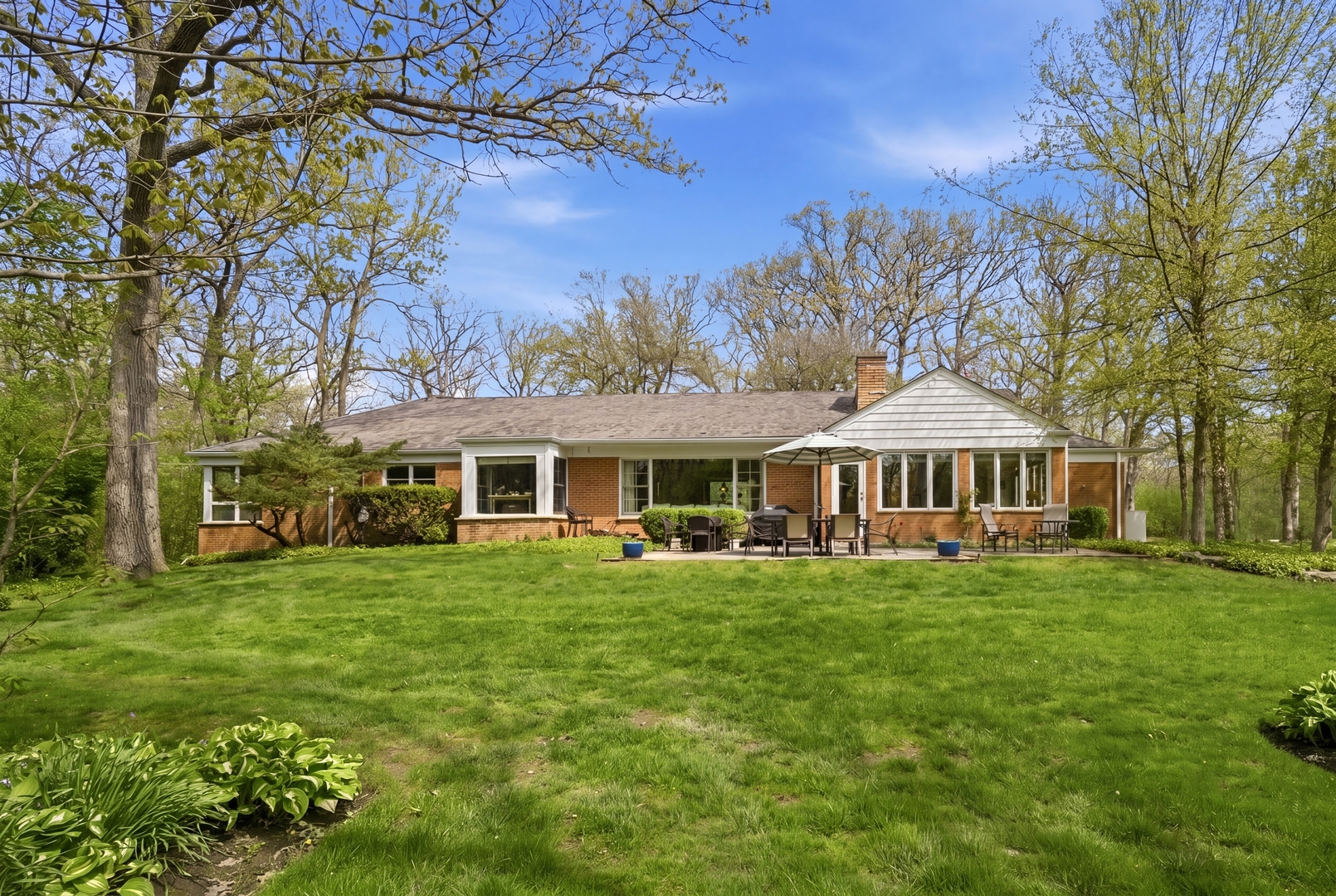 880 Hiawatha Lane Property Photo 4