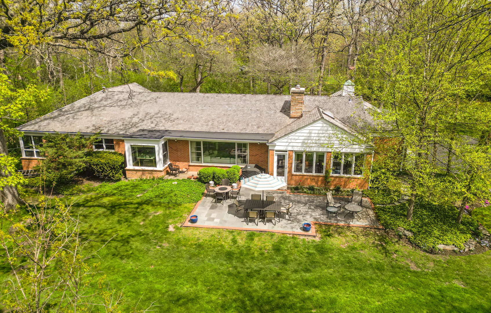 880 Hiawatha Lane Property Photo 8