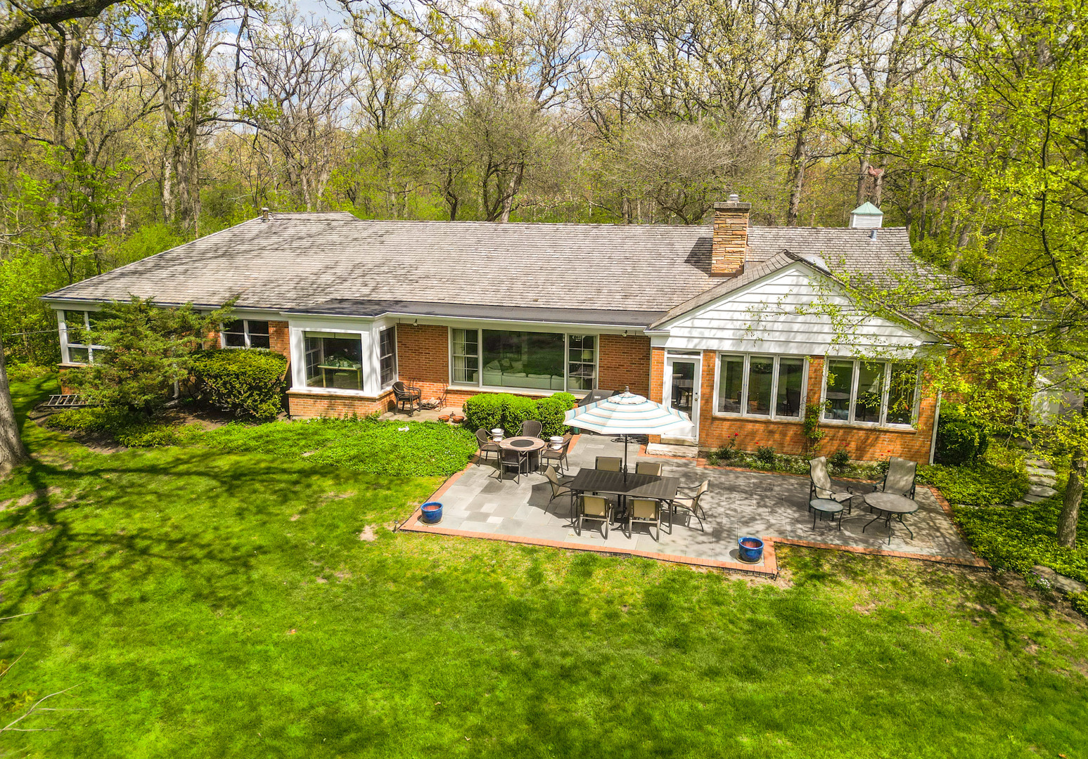 880 Hiawatha Lane Property Photo 9