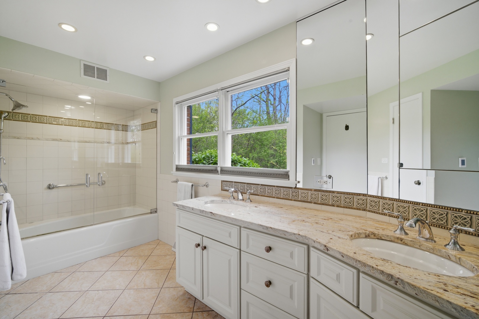 880 Hiawatha Lane Property Photo 36