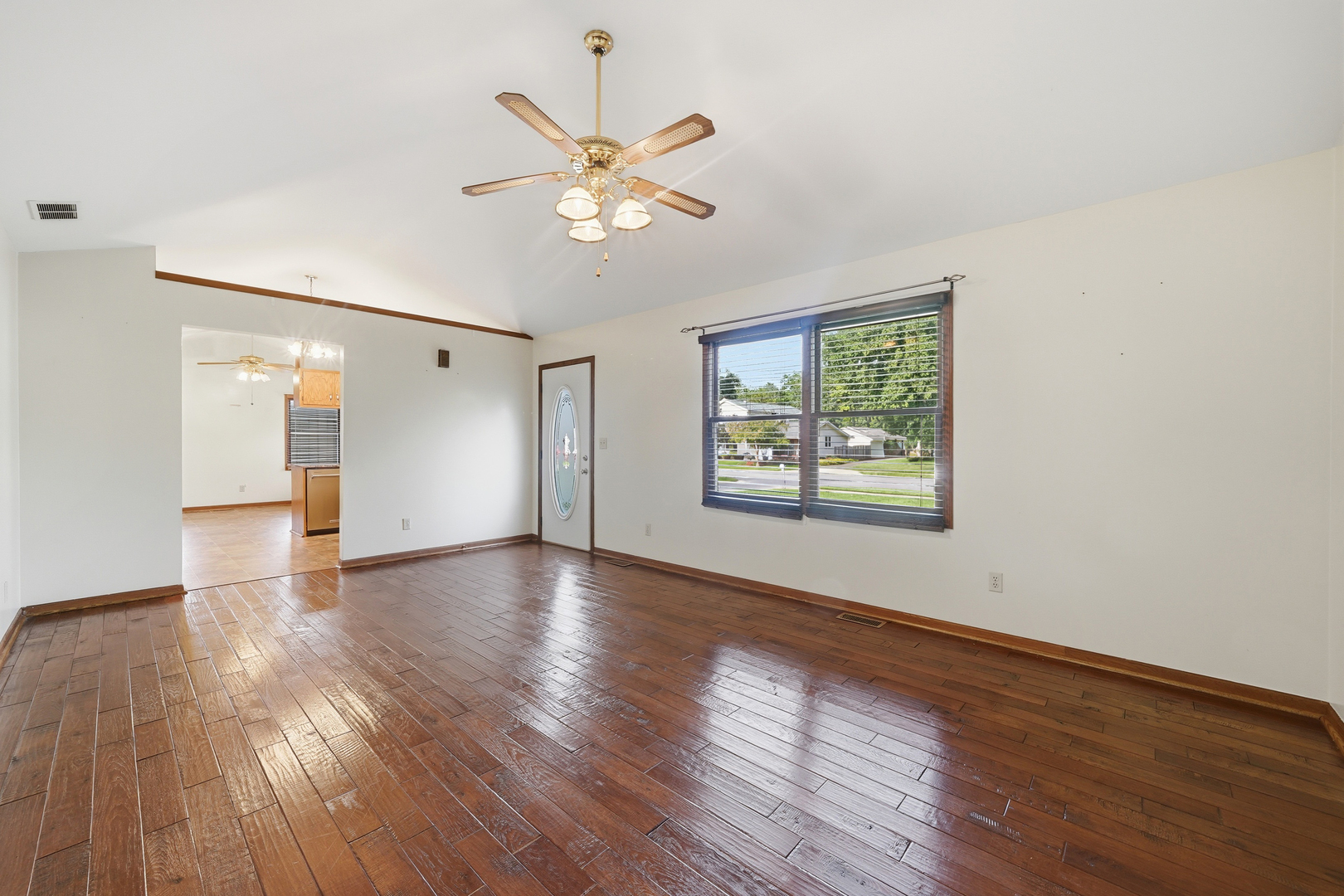 538 N School Street Property Photo 3