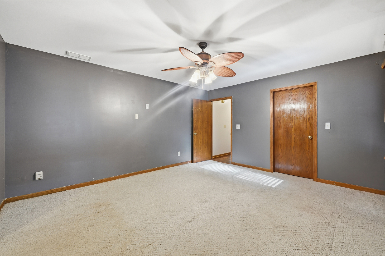 538 N School Street Property Photo 14
