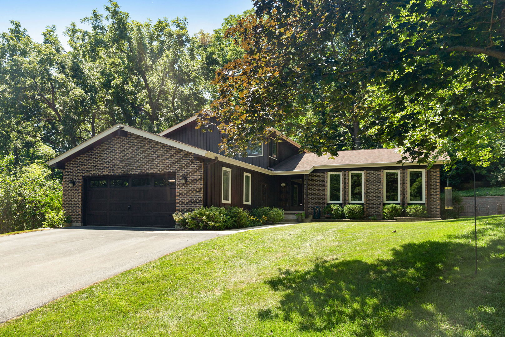 1124 Crane Drive Property Photo 1