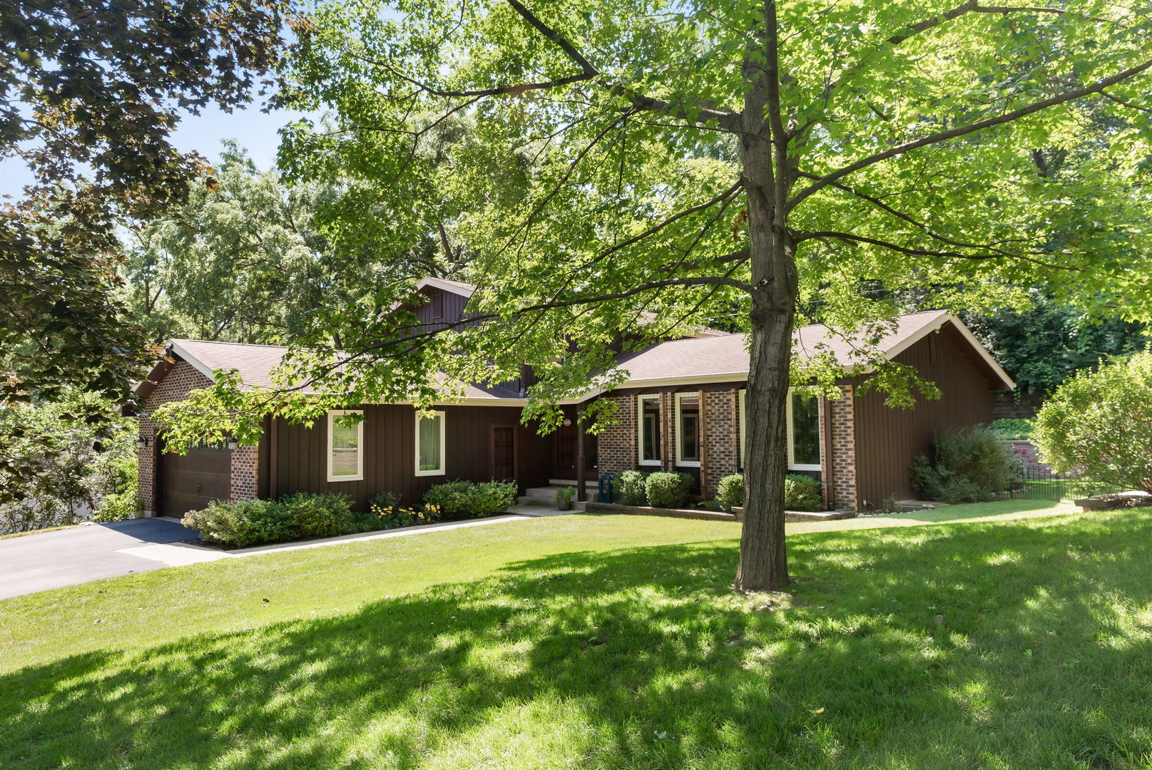 1124 Crane Drive Property Photo 3