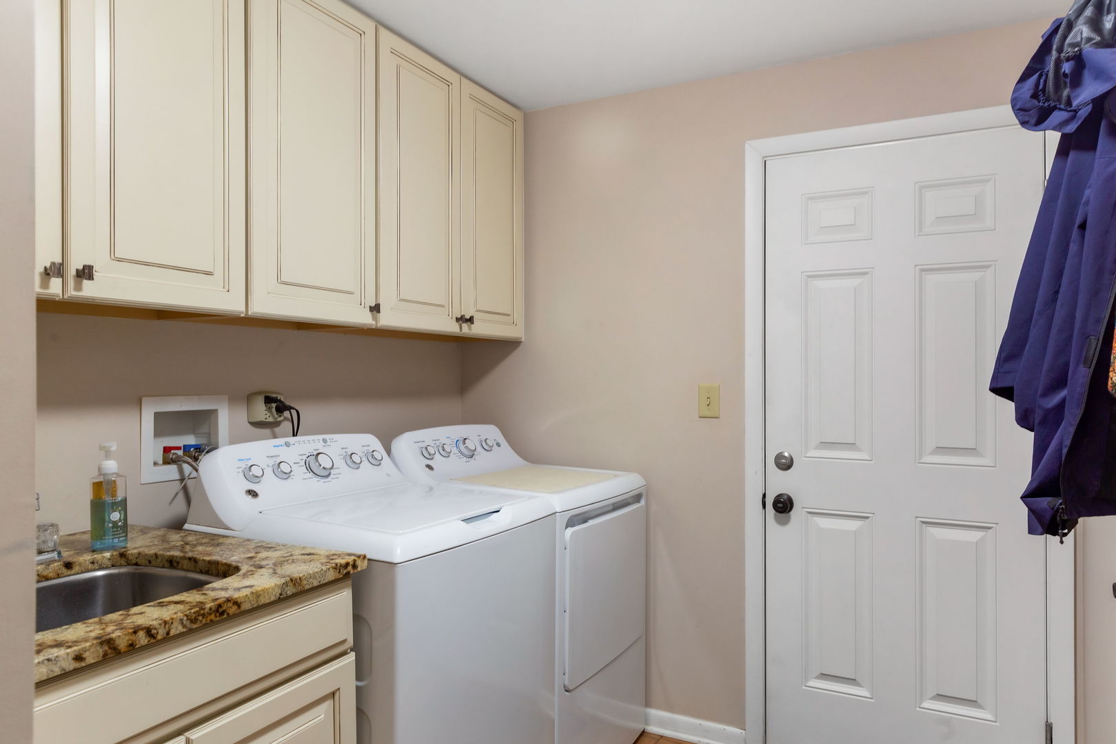1124 Crane Drive Property Photo 21