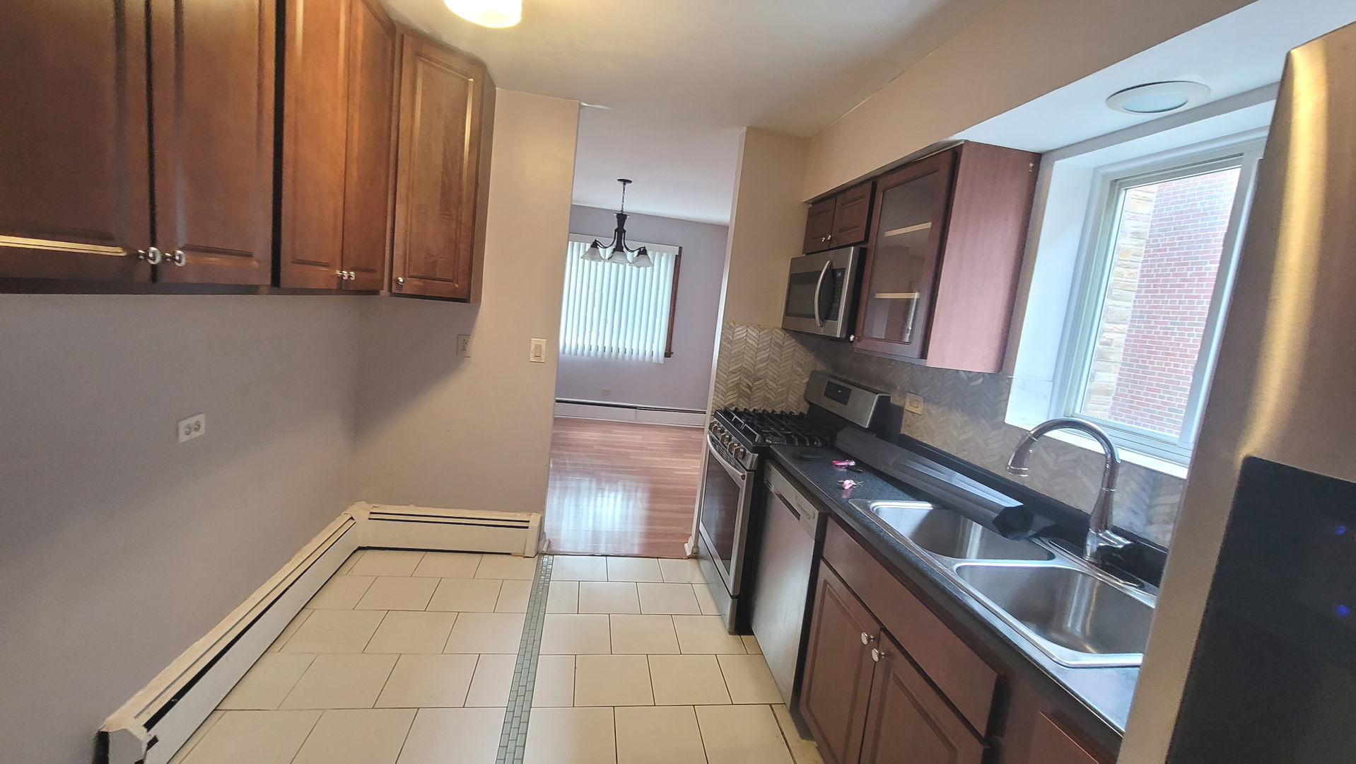 7227 N Ridge Boulevard 2a Property Photo 7