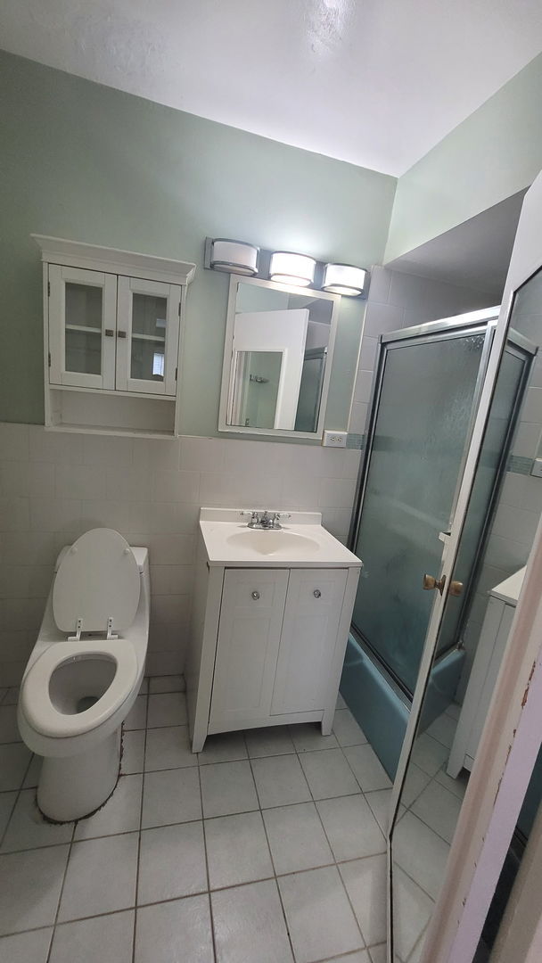 7227 N Ridge Boulevard 2a Property Photo 10