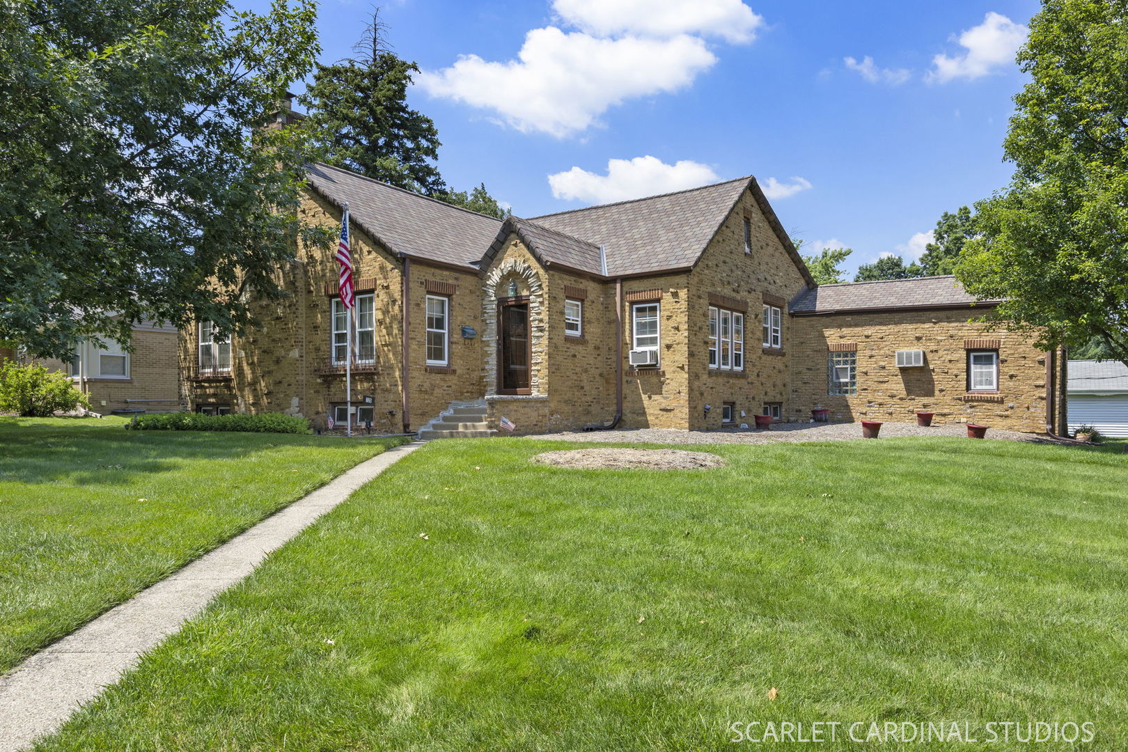 120 W Madison Street Property Photo 1