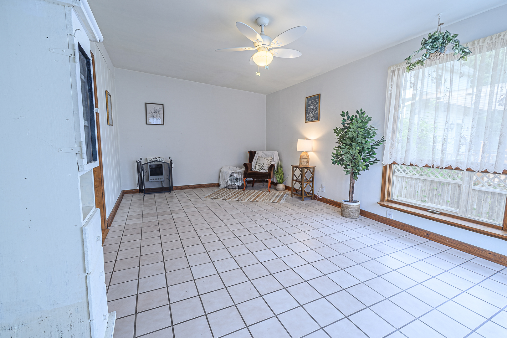 336 E 1st Street Property Photo 10