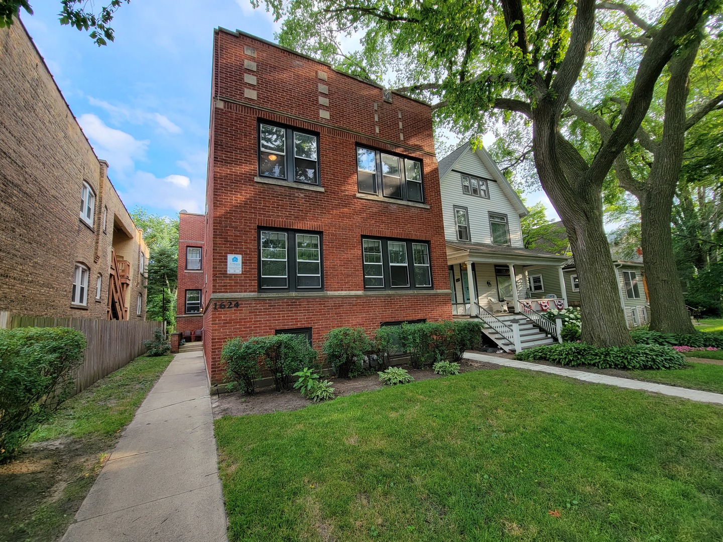 1624 Washington Street 1N Property Photo 1