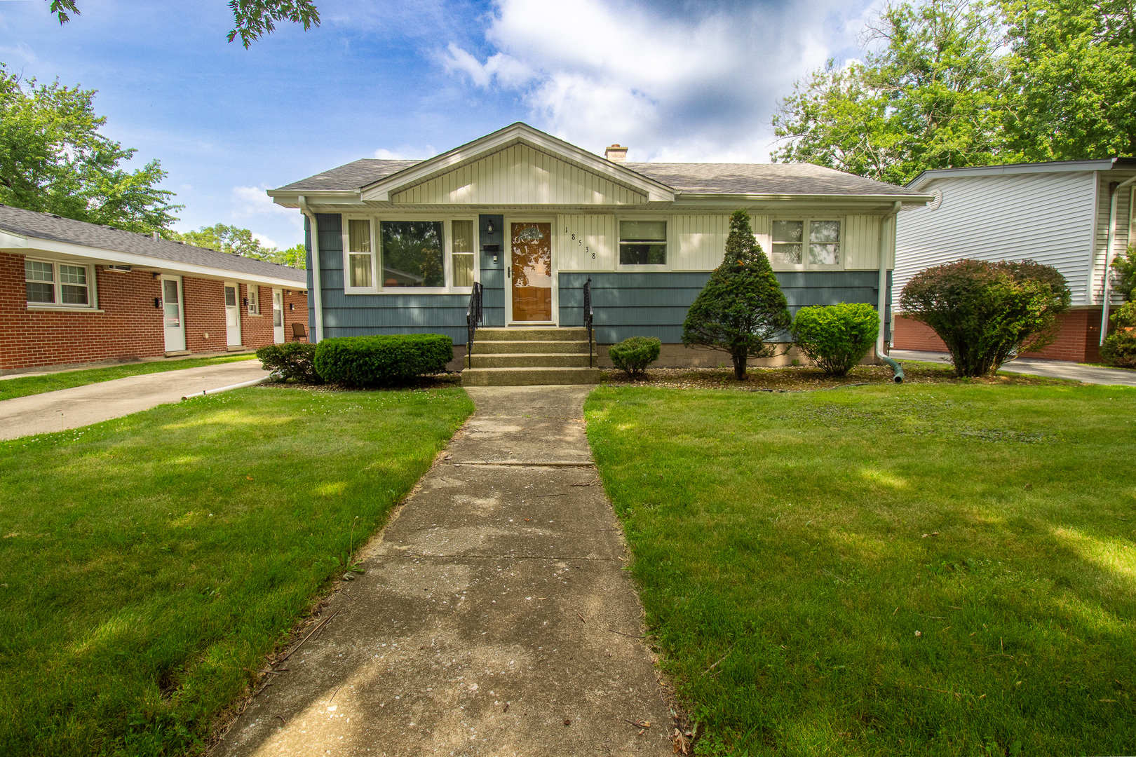 18538 Oak Avenue Property Photo 1