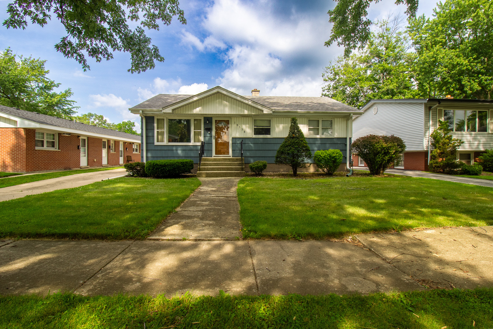 18538 Oak Avenue Property Photo 2
