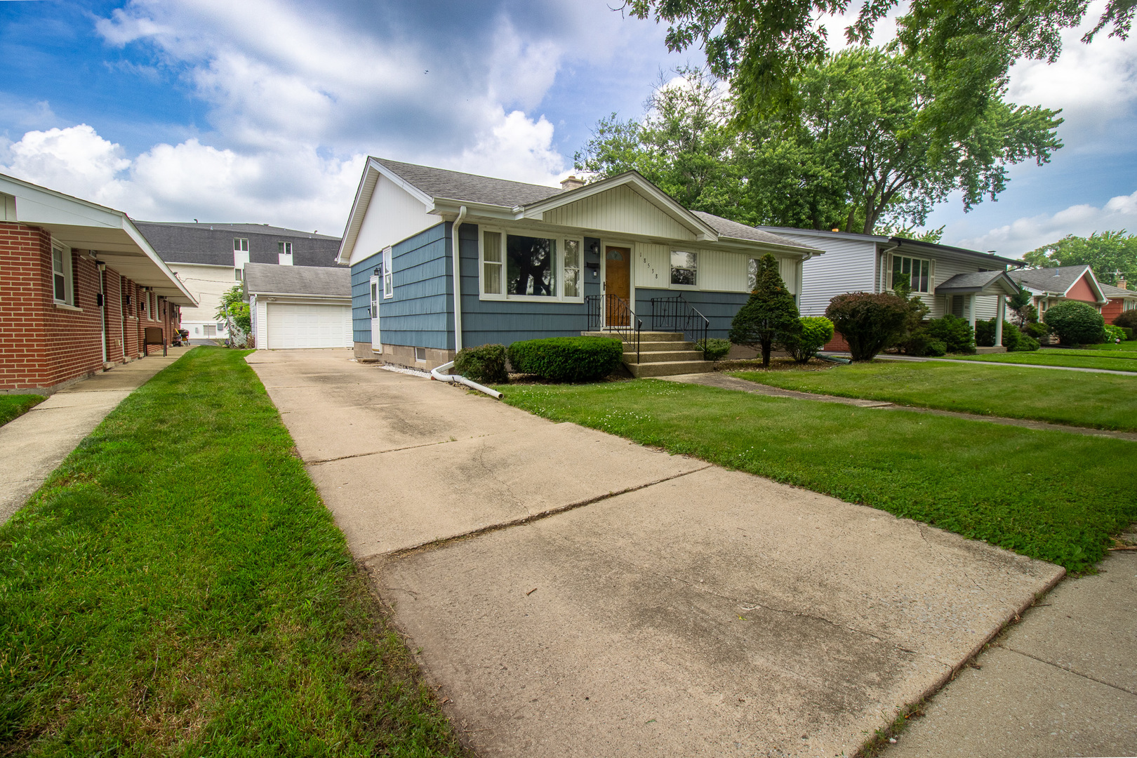 18538 Oak Avenue Property Photo 3