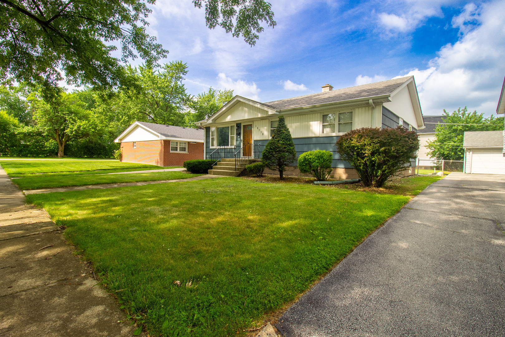 18538 Oak Avenue Property Photo 4