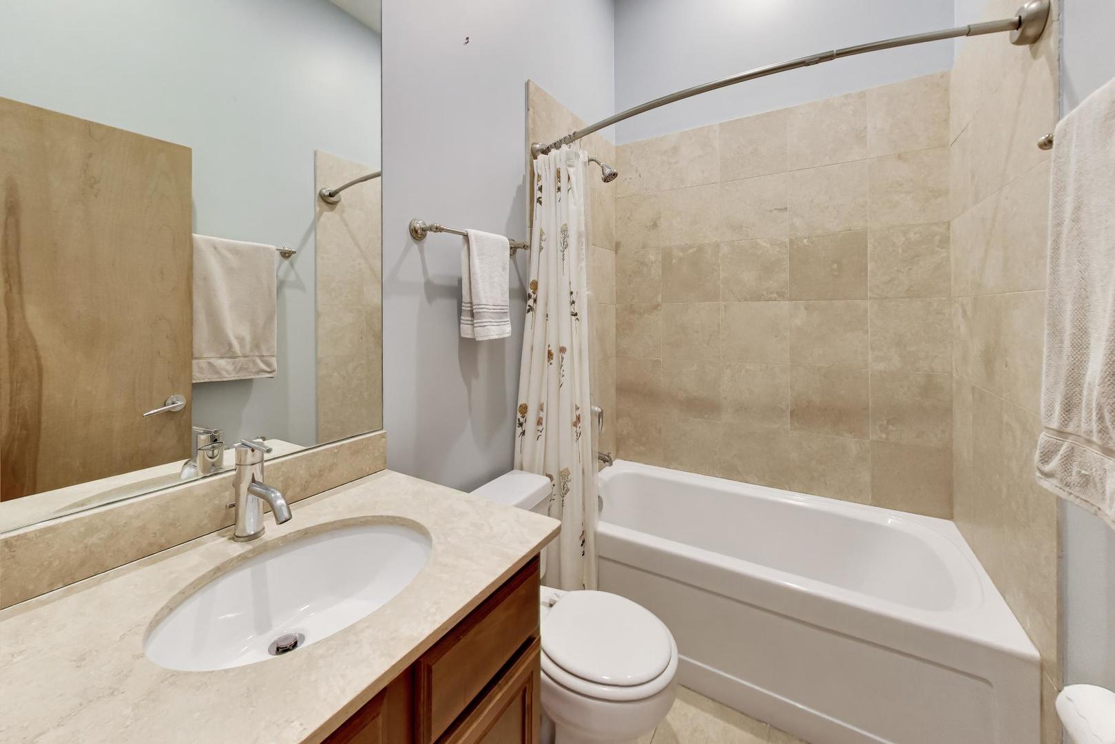2342 W North Avenue 401 Property Photo 20