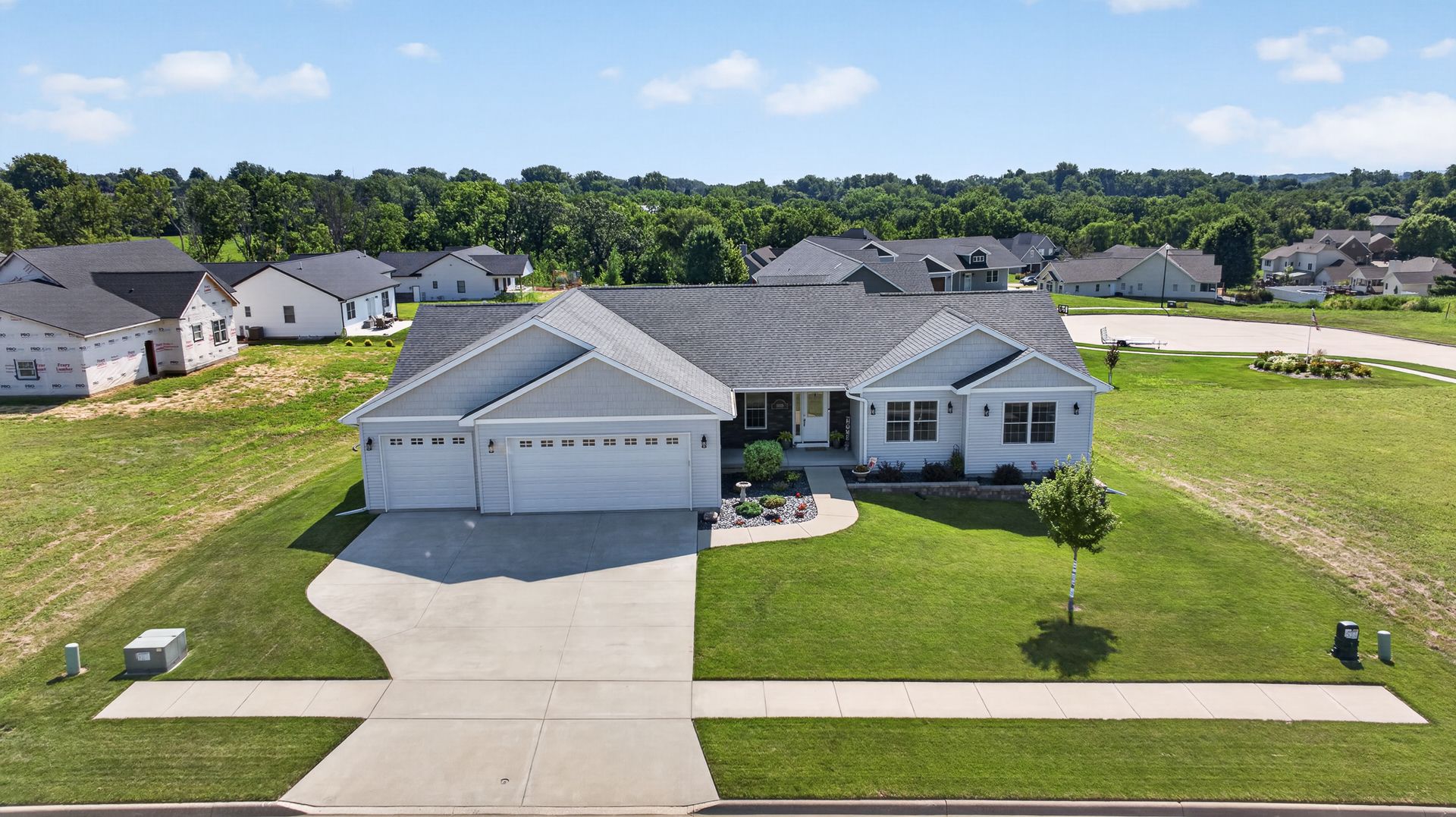 3525 Tower Court Property Photo 2