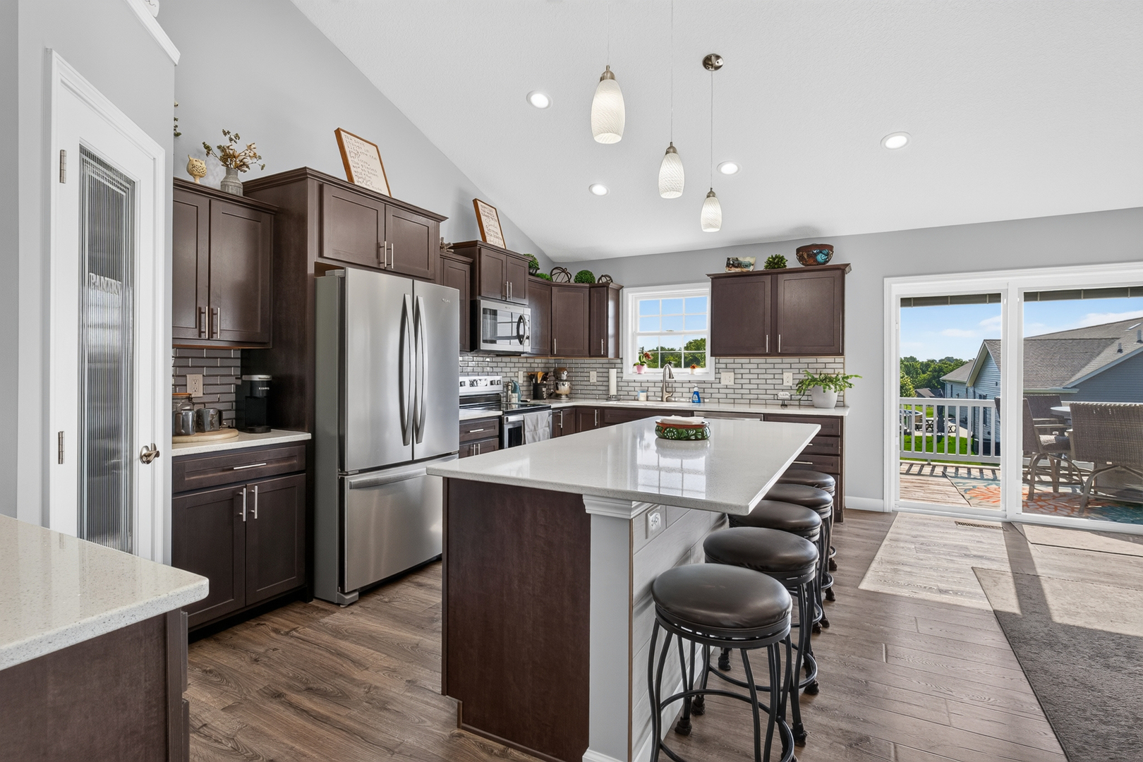 3525 Tower Court Property Photo 4