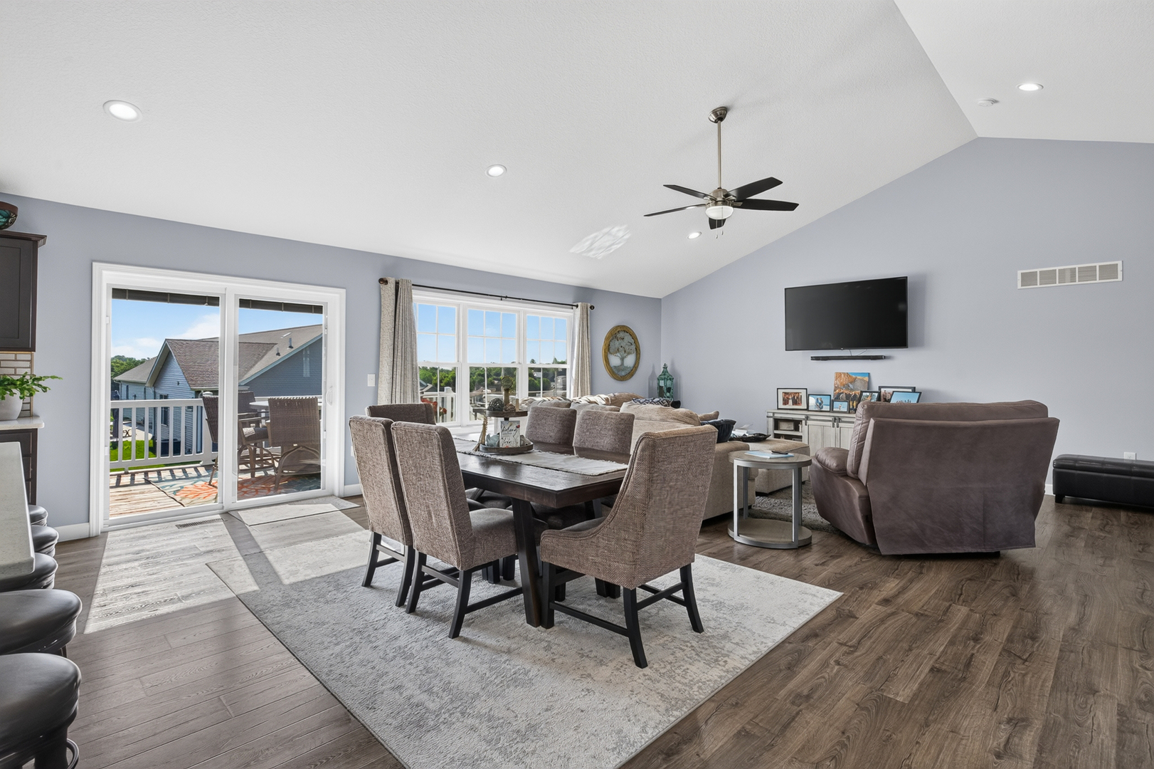 3525 Tower Court Property Photo 8