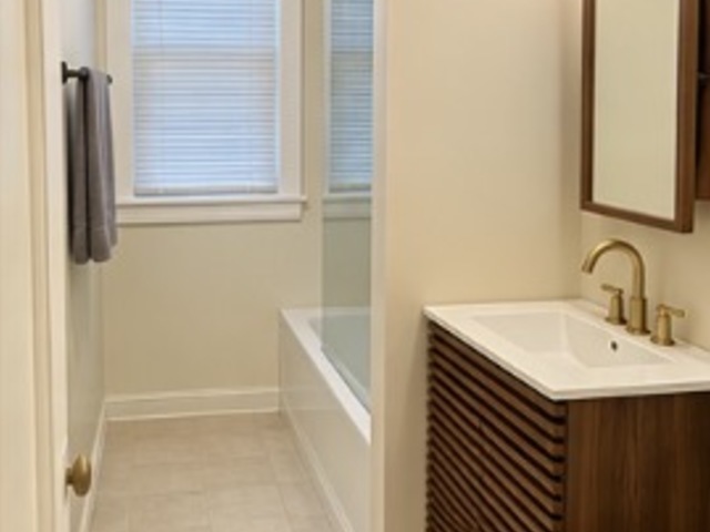 2429 W Foster Avenue 2 Property Photo 9