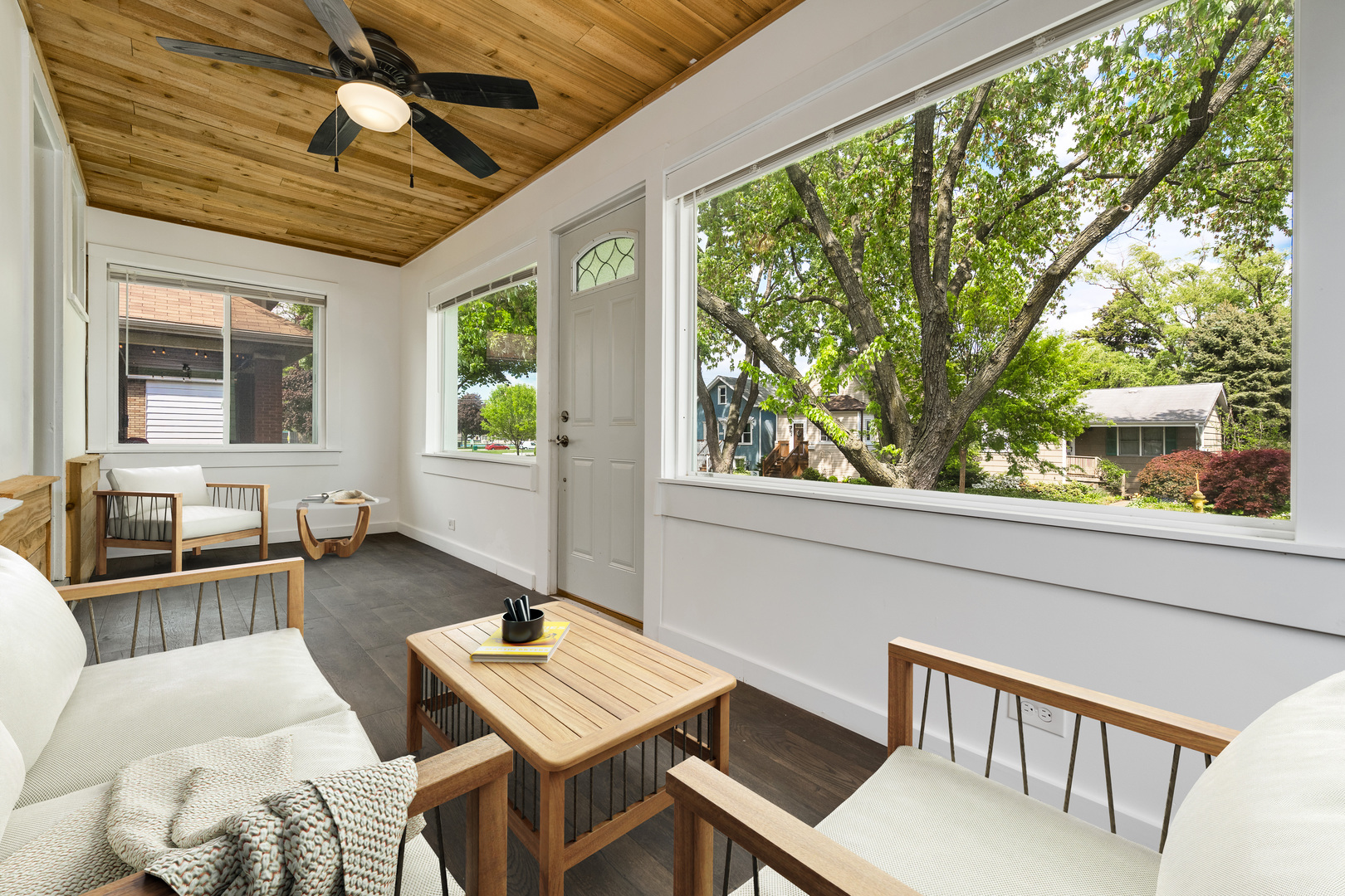 827 Thomas Avenue Property Photo 2