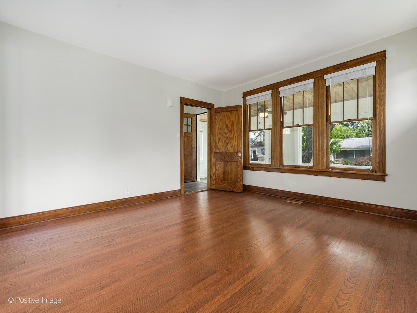 827 Thomas Avenue Property Photo 4